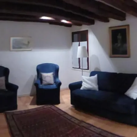 Charming House In شقة *