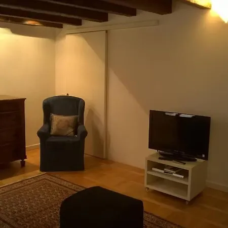 Charming House In * البندقية